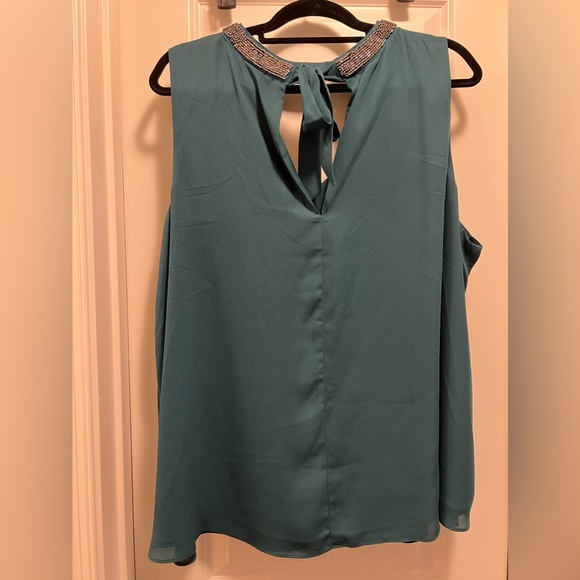 Torrid NWT Georgette Embellished Choker Tank size 2 - Picture 4 of 4